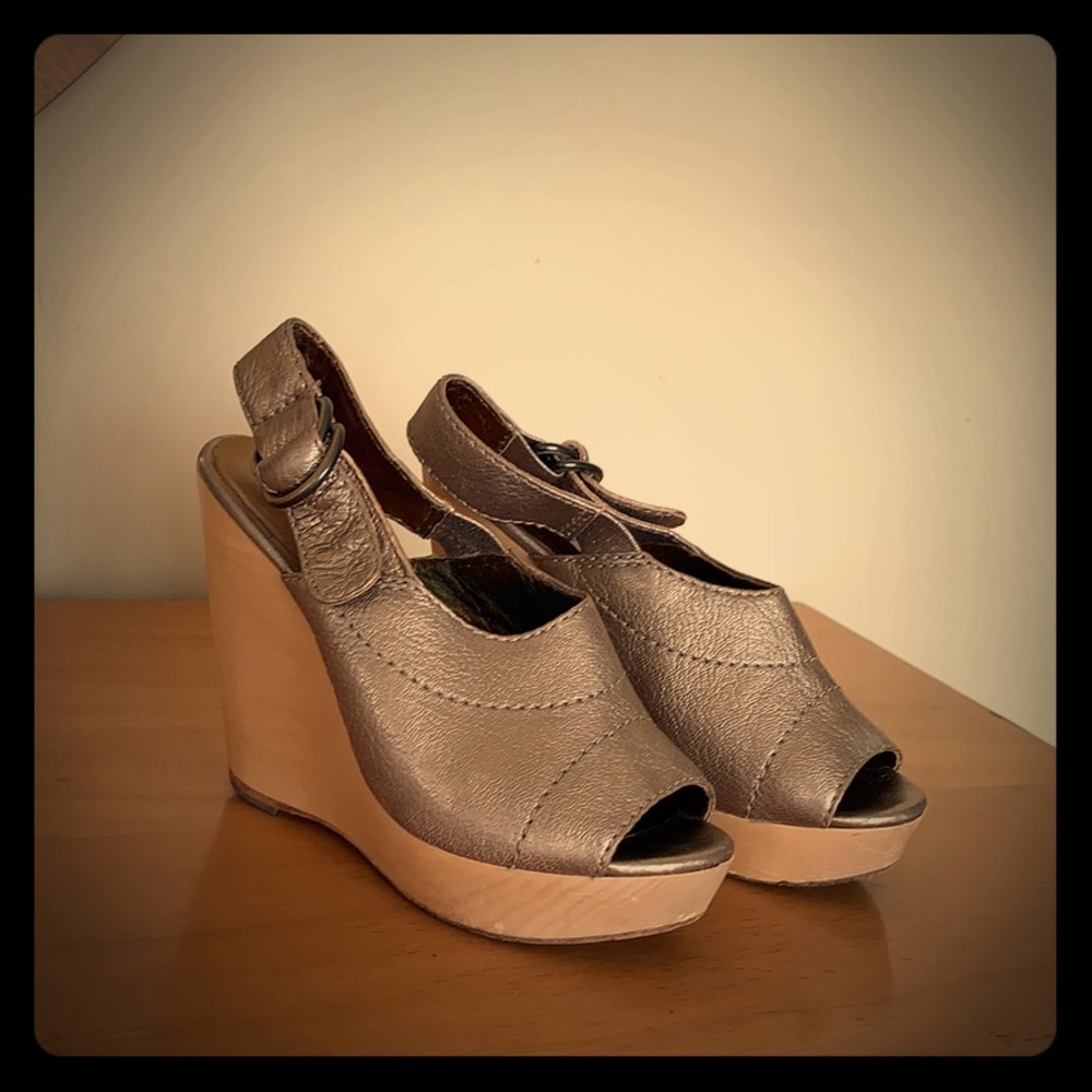 CYNTHIA VINCENT rose gold clog wedge sandals